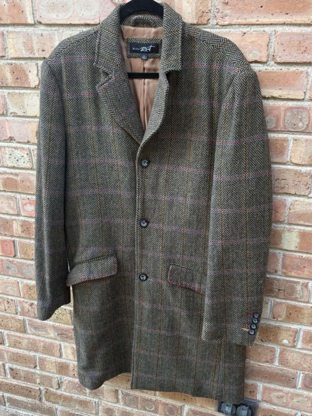 Black Rivet Men's Brown Herringbone Sport Coat with Subtle Pink Windowpane